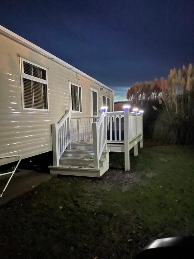 Parkdean Cherry Tree Holiday Park Belton with Browston Exterior photo